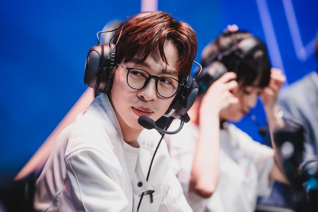 Which handsome god is this?