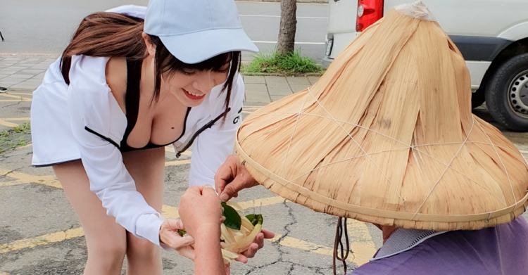 A beautiful girl photo causing a stir in the online community