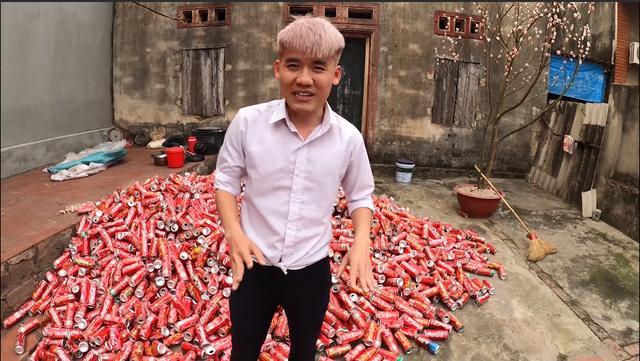 Hưng Vlog takes on the challenge of building a house with 5,000 Coca-Cola cans