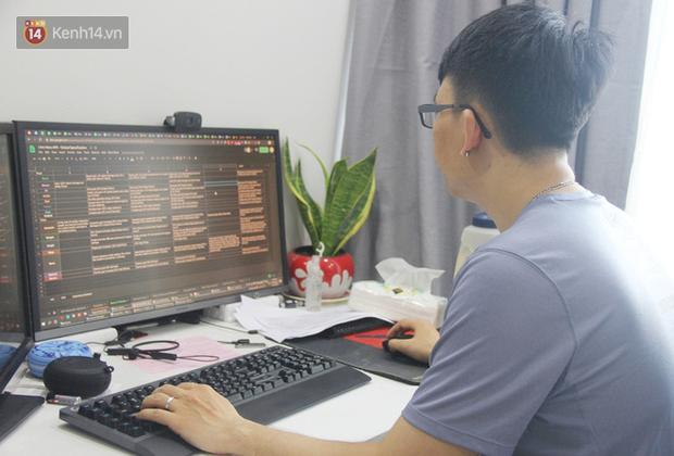 By posting information about 'selling myself' on social media, Le Giang Anh has disregarded all comments; what he cares about most is having another opportunity to save his mother.