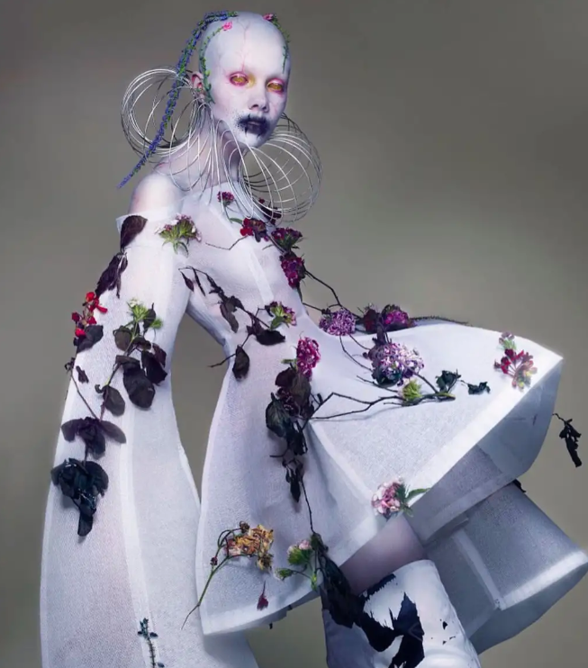 Their self-makeup as... aliens has garnered increasing attention on social media.