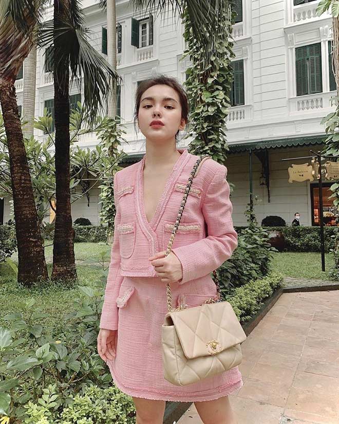 Thien Trang's beautiful daily life images always make guys feel envious and want to know more about her.