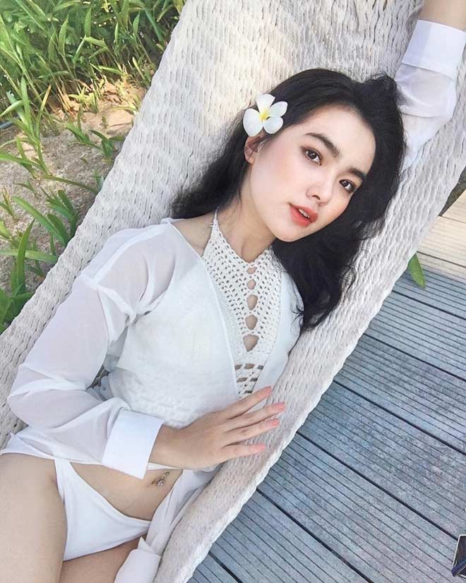 Ho Thien Trang has a simple style and goes without makeup, yet she still captivates those around her.