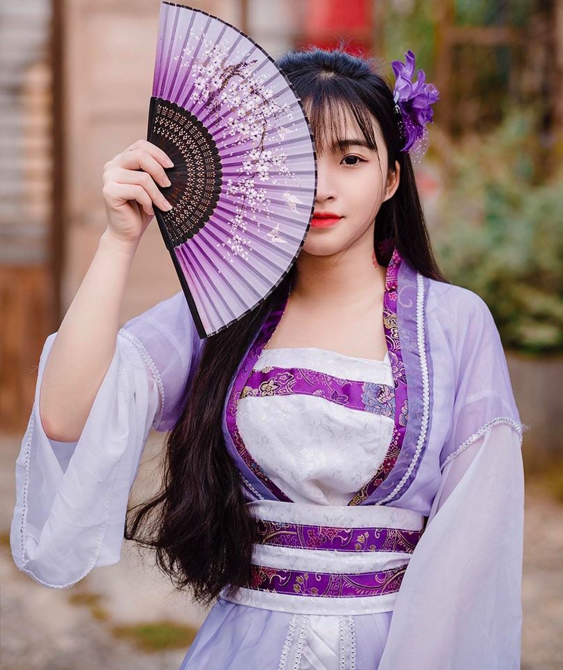 With her physical advantages, Bao Tran has tried her hand at being a freelance model and has received much positive feedback.