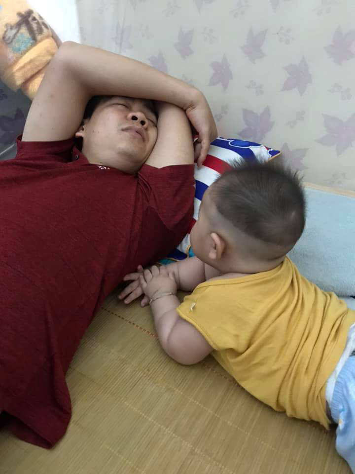 The image of the dad sleeping while the baby is supposed to be going to sleep but is instead... wide awake.