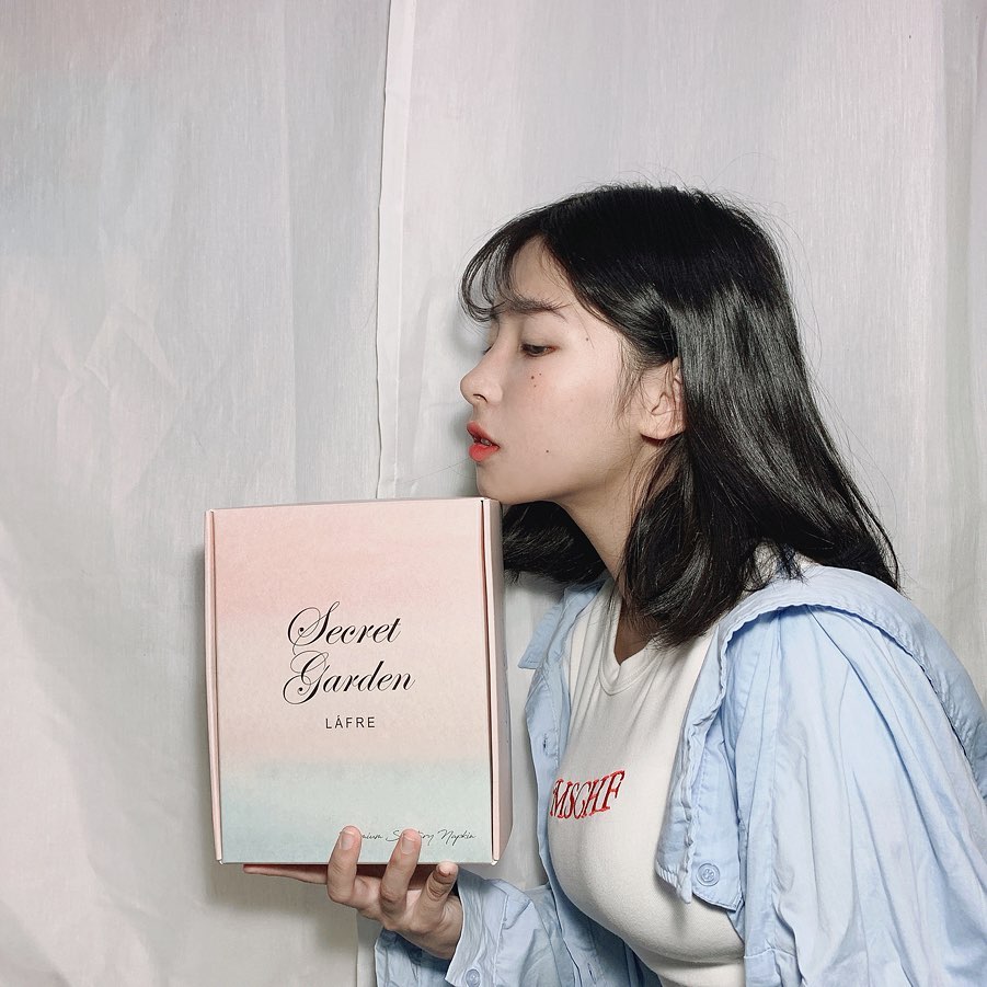 Even from this angle, we can see her impressive curves more clearly