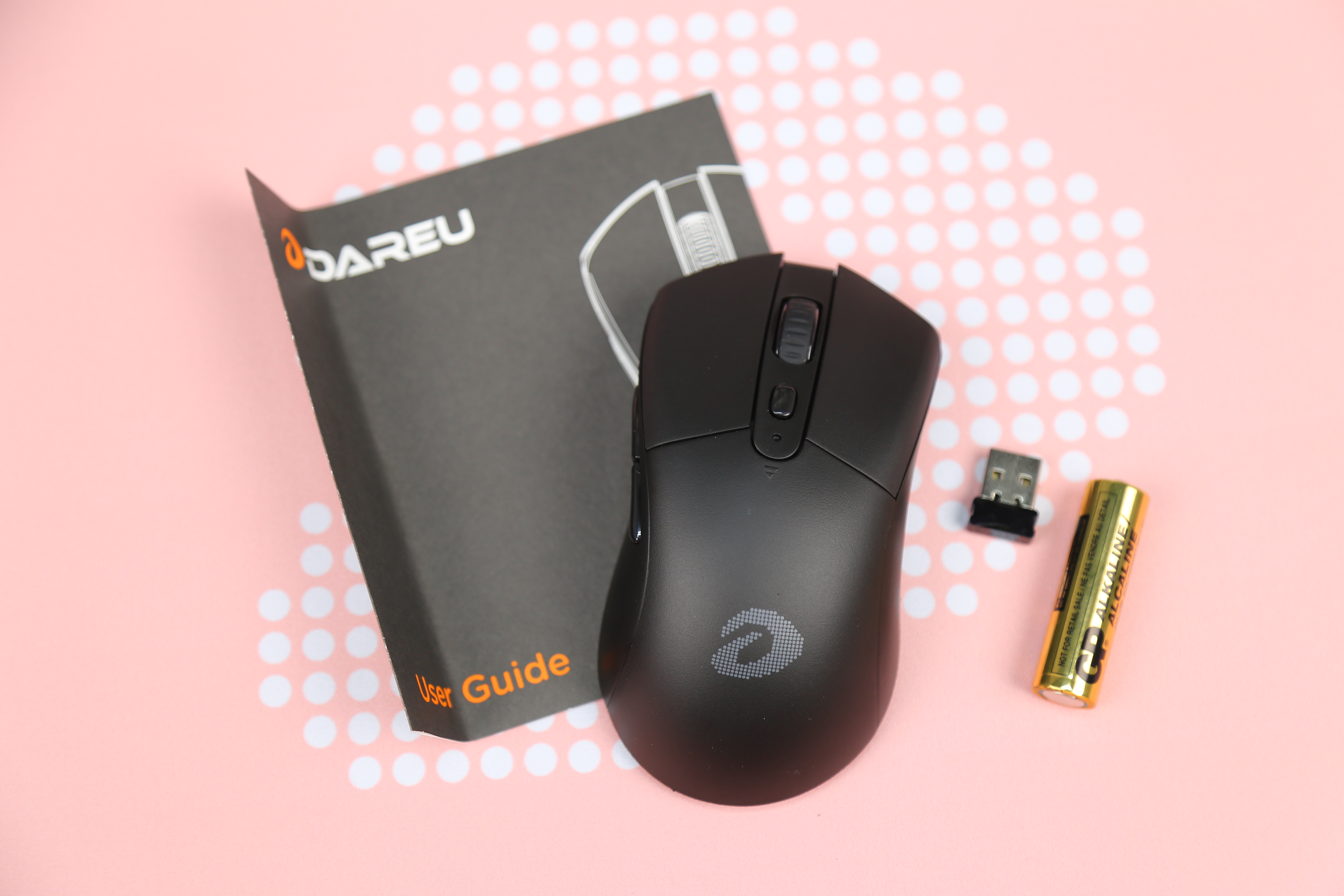 DareU A918 uses only one AA battery but still operates for a long time