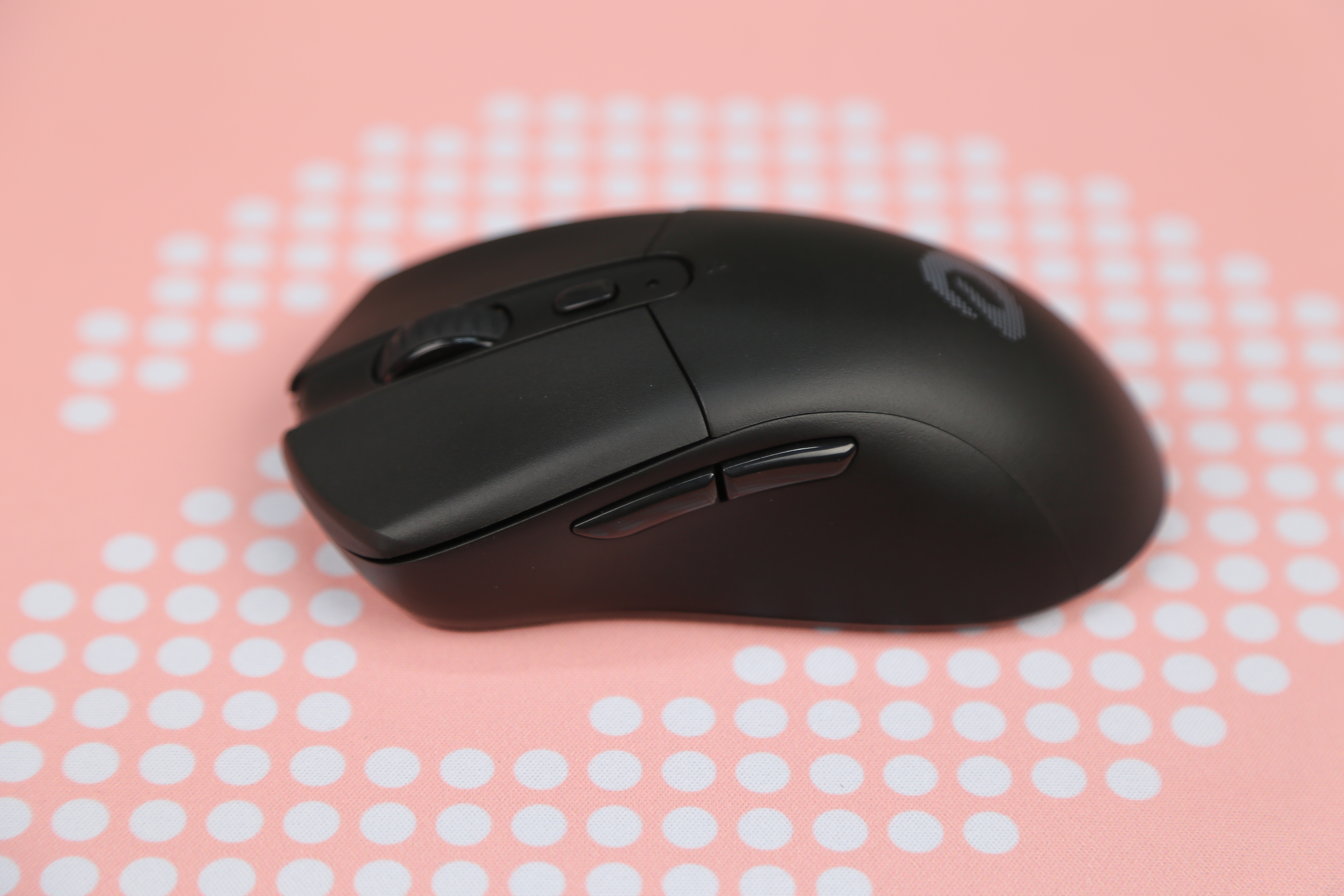 Two convenient side buttons for web browsing or button assignment (macro)