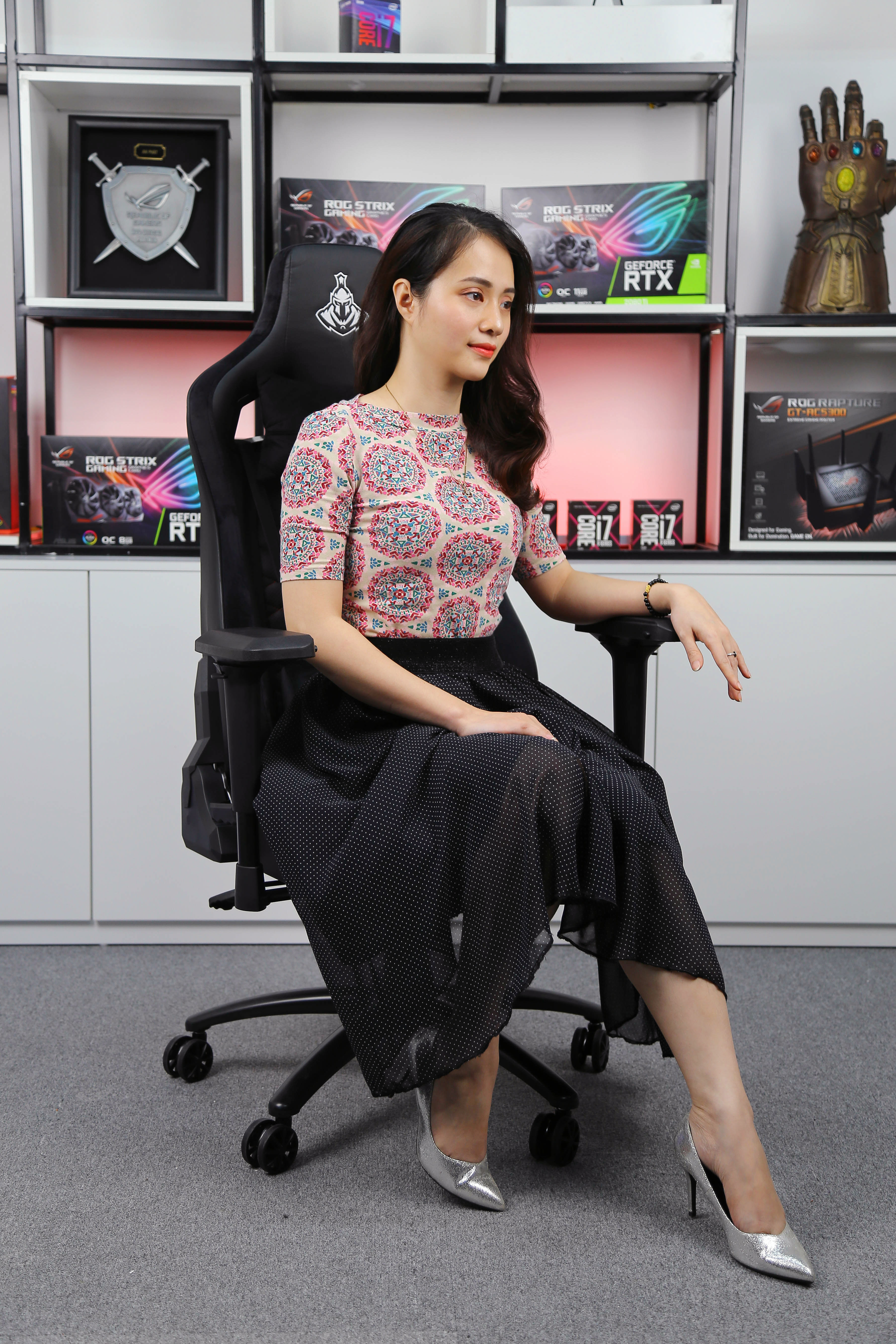 The backrest will fully embrace the user's back and spine
