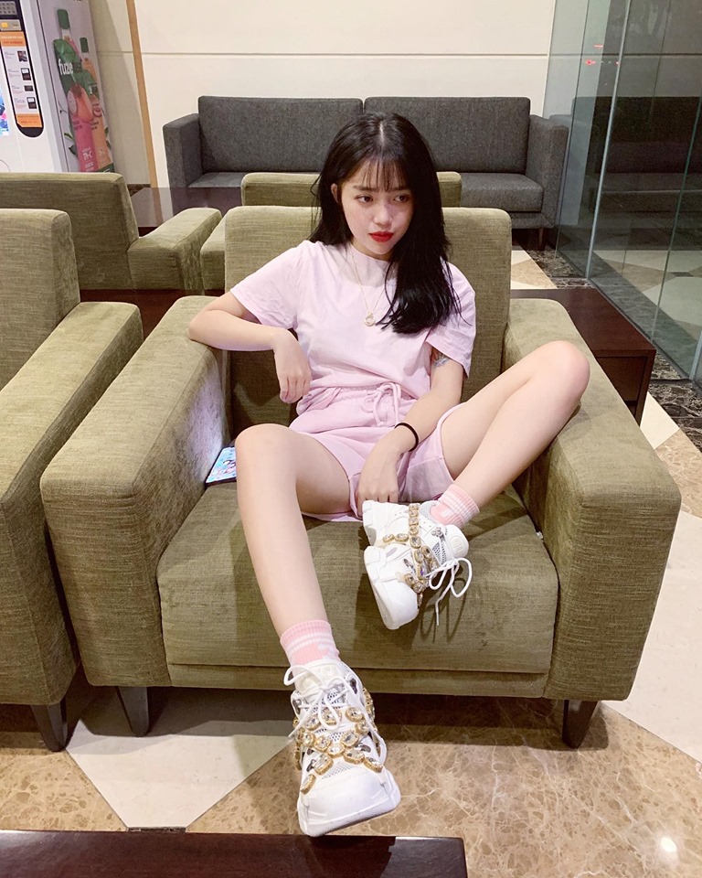 Linh Ngoc Dam's Gucci shoes worth 35 million VND