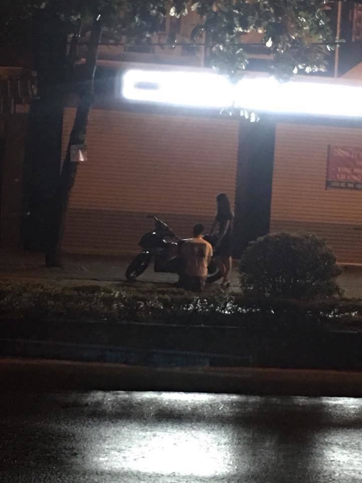 Image of the young man kneeling to apologize to his girlfriend for liking his ex's photo