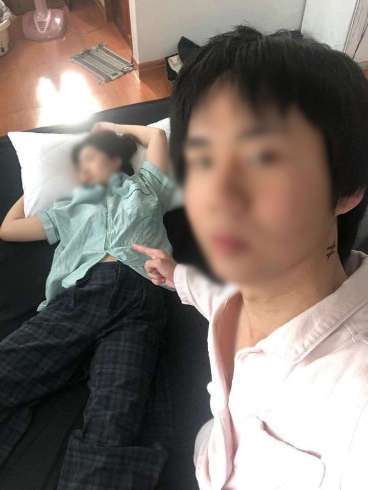 Seeing his girlfriend sound asleep, the guy decided to pull a prank