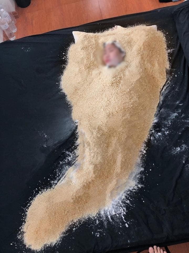 And here is the final product, doesn’t she look like a piece of KFC?