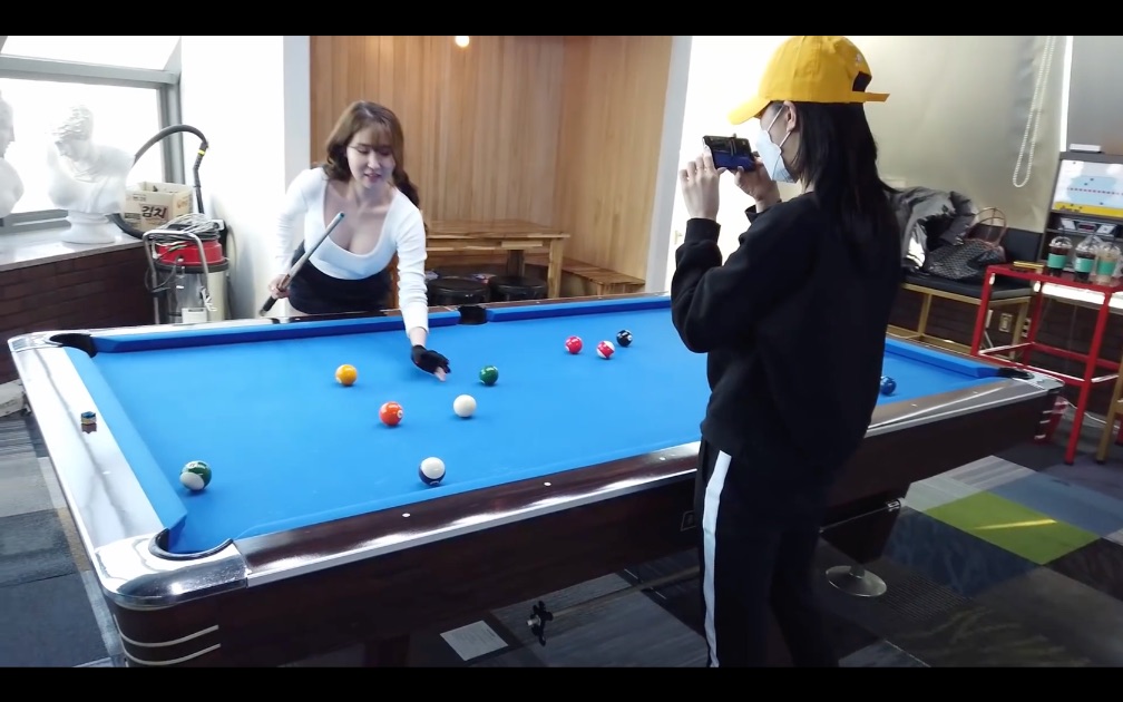 The YouTuber flaunts her slim figure while practicing billiards
