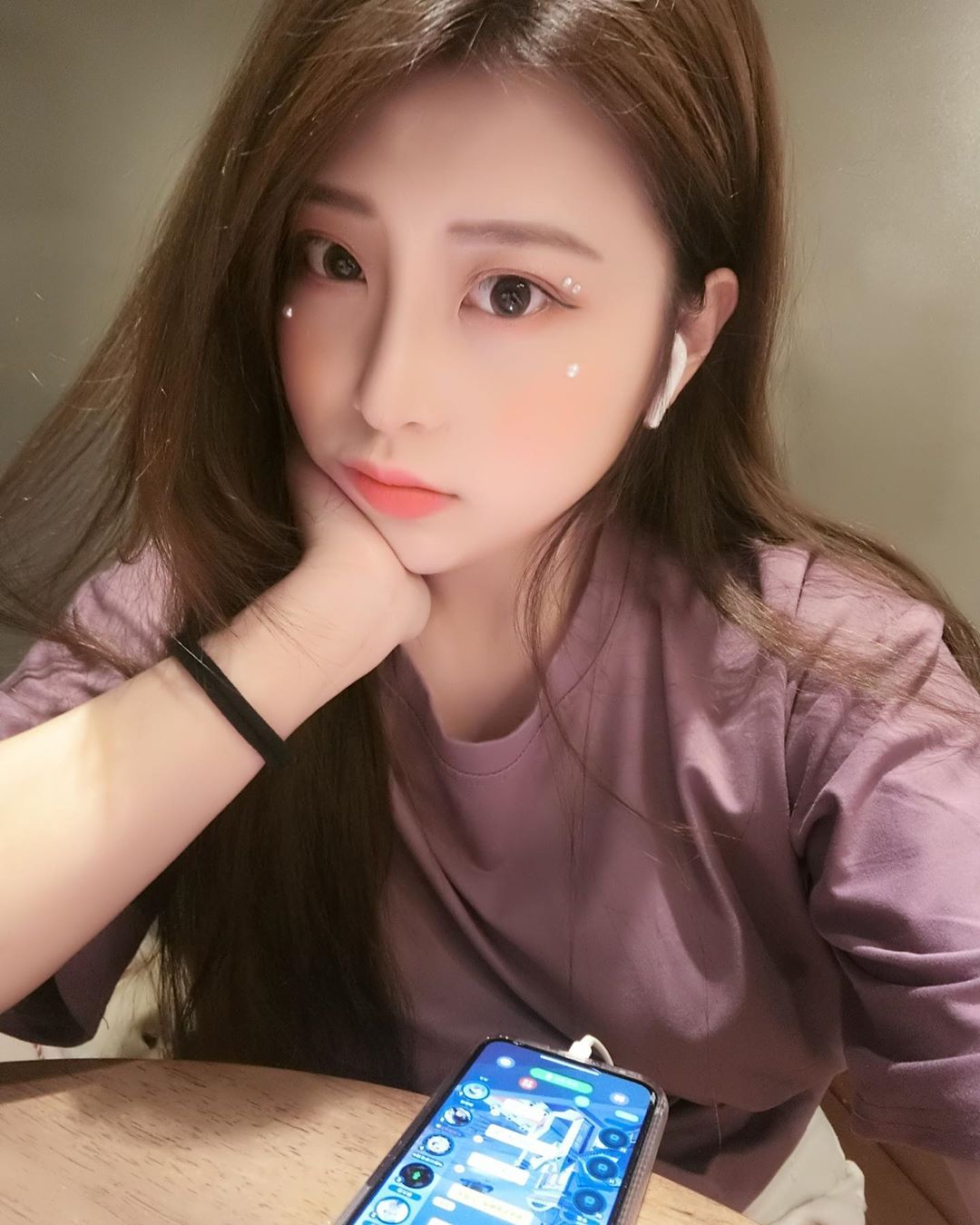 Yumi - beautiful female streamer