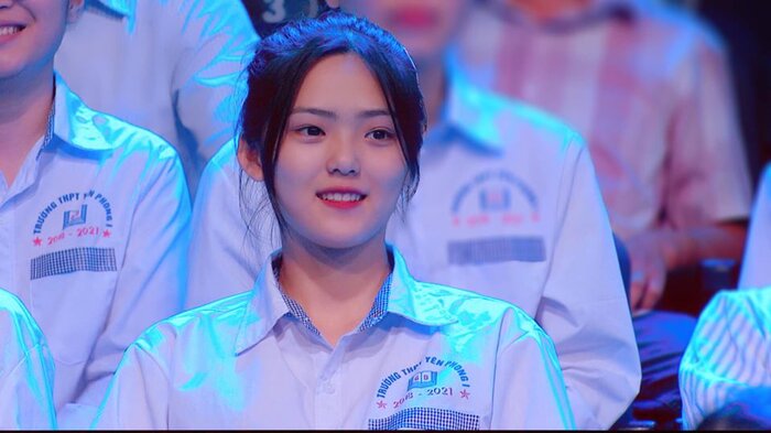 Attention-grabbing image of the beautiful girl in the audience of the Road to Mount Olympus