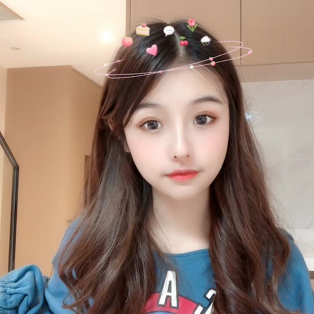 The pure and innocent beauty of the hot girl