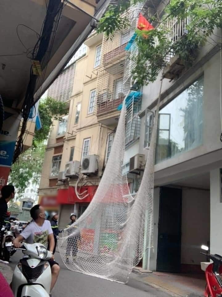 Silly thief, working while being afraid of heights