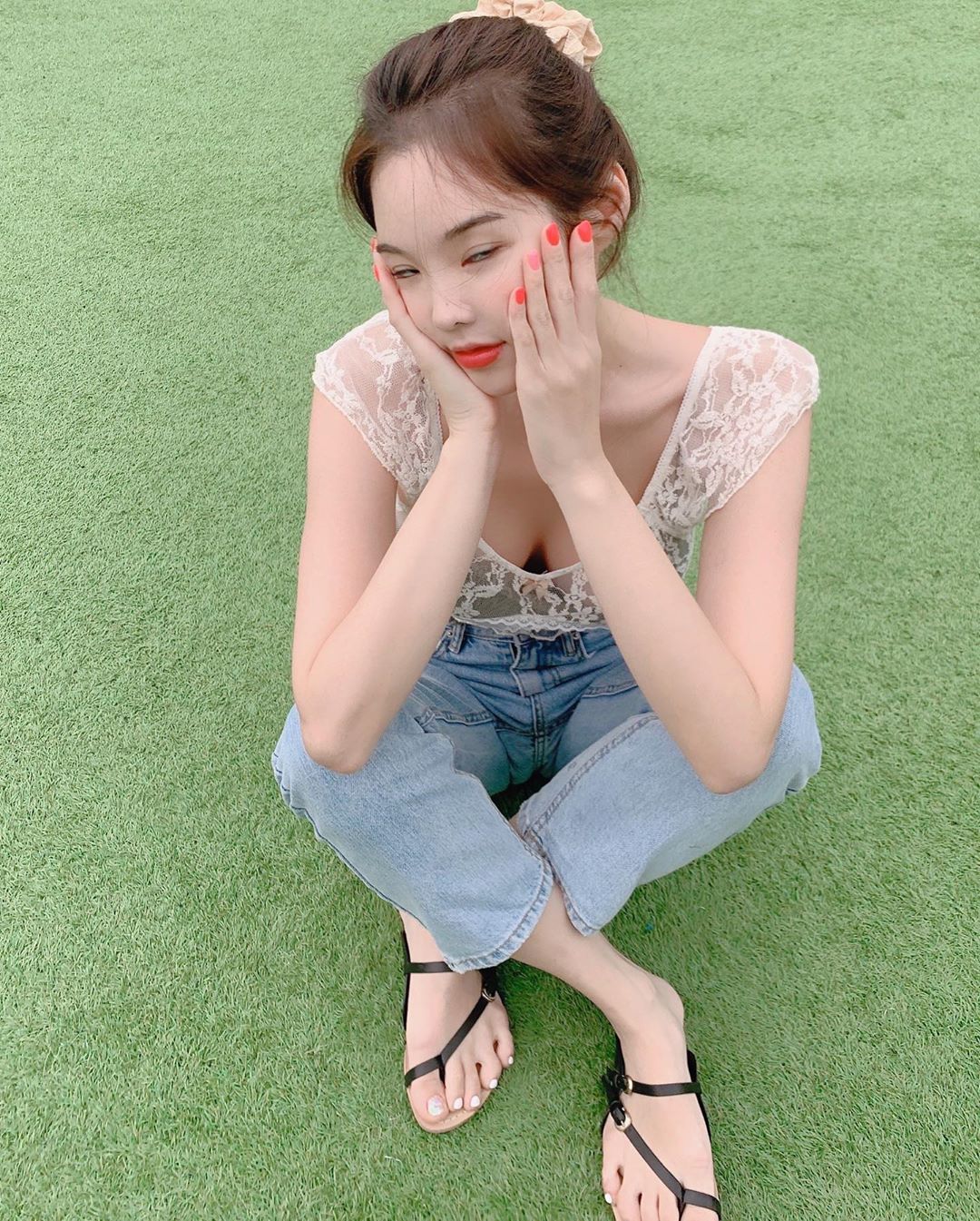 It's unclear whether she intentionally made herself look bad or if the editing app had issues