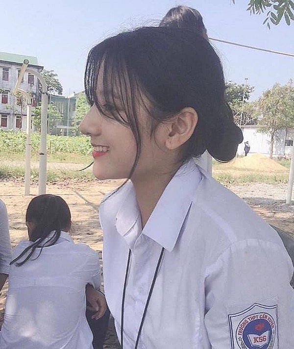 The photo that stirred the online community due to the beauty of the hot girl
