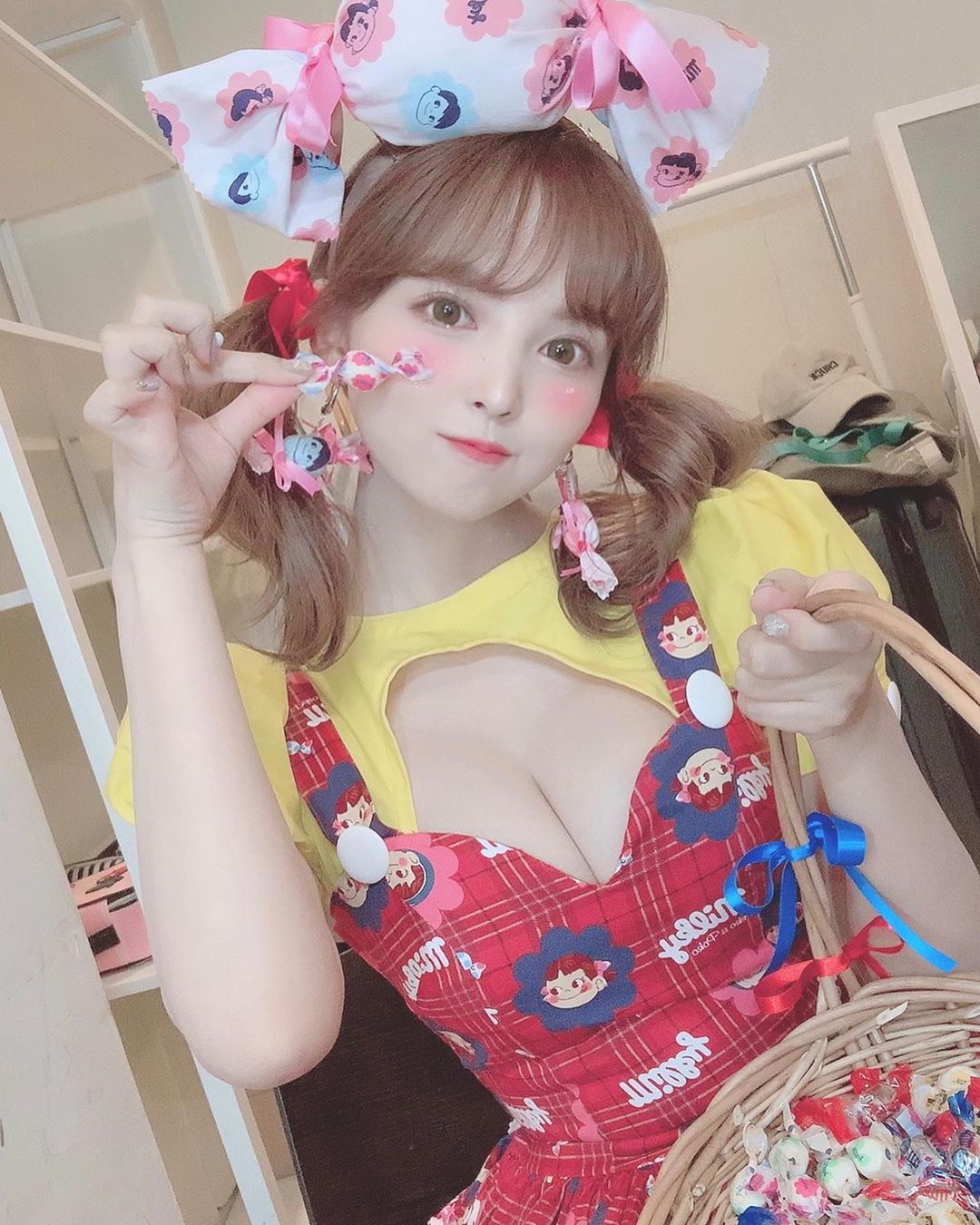 It seems that instead of brushing teeth, fans would prefer beautiful images