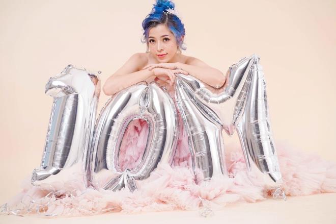 Linh Barbie - the hot girl who is the first to have an account with 10 million follows on TikTok in Vietnam
