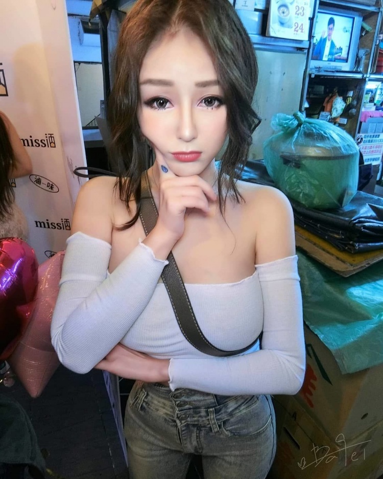 I don’t understand how the online community could find the victim girl