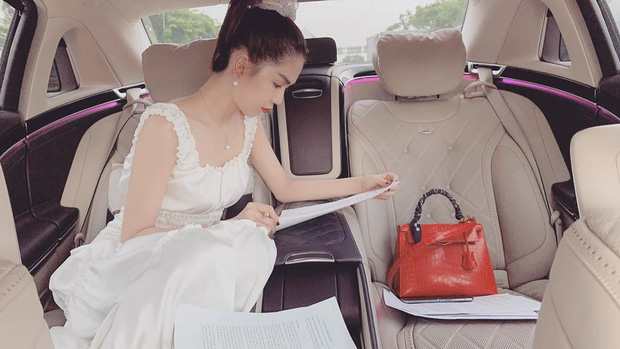 The 'Queen of Lingerie' multitasking in her 14 billion VND luxury car