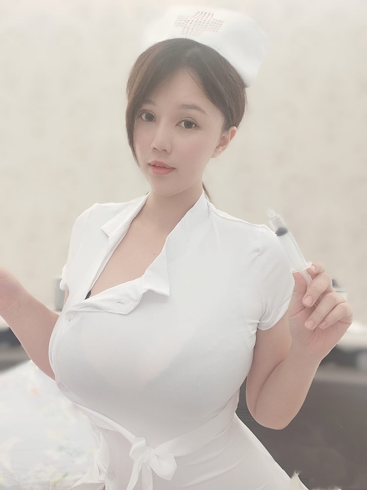 It's undeniable that the hot girl has an 'irresistible' figure