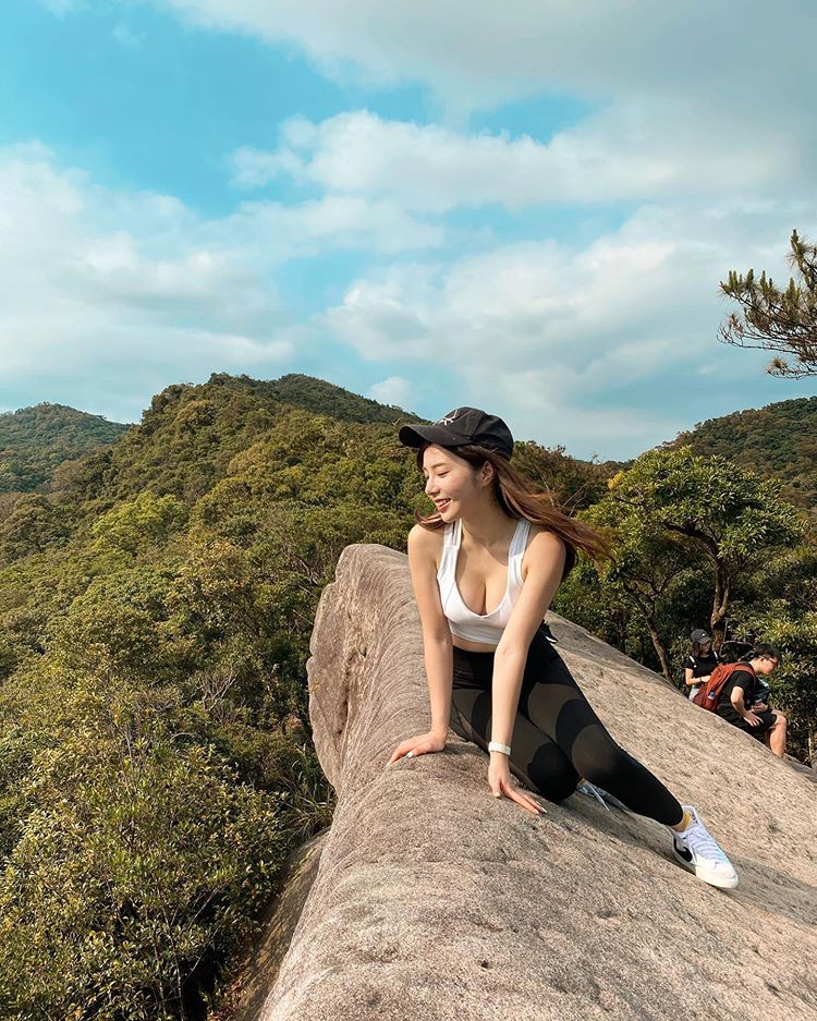 You can see that the hot girl is really enjoying her climbing