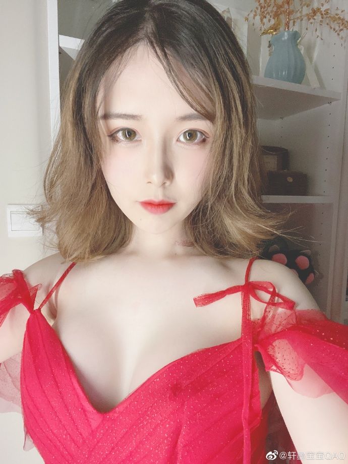 The streamer revealed that she had to endure many harassing messages