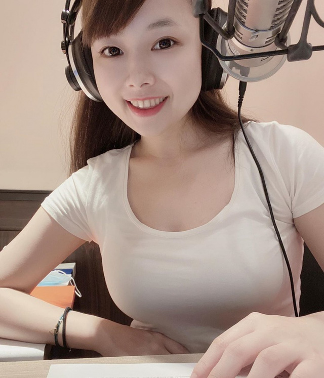 Quickly, the online community discovered that she is a professional DJ
