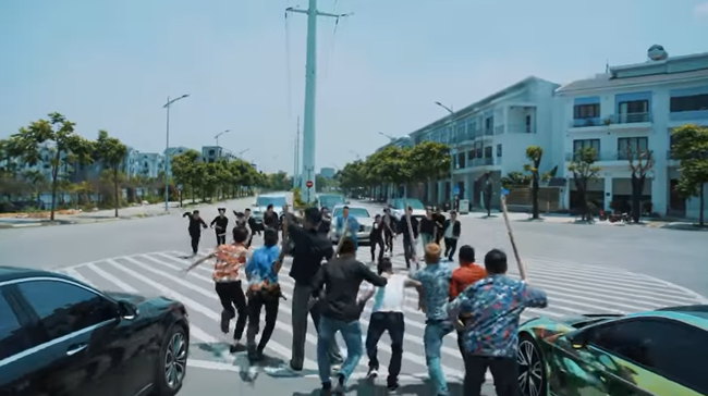 Clubs and weapons appear in the MV.