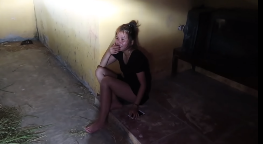 Lương's scared face after her brother's ghost scare