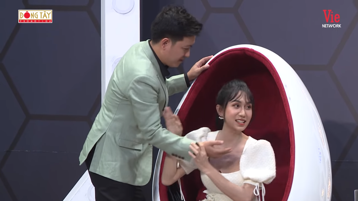 When he felt his wife was looking down on him, Trường Giang asked: 