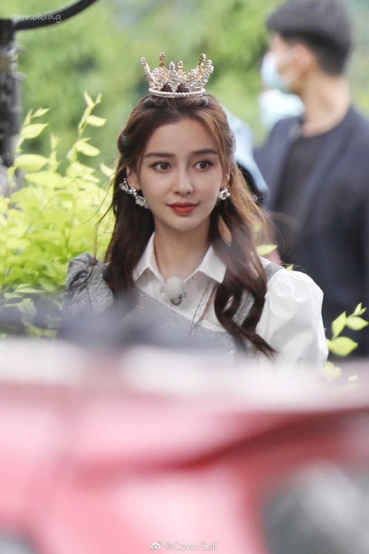 She has been ranked multiple times by Forbes magazine in the top 100 most powerful celebrities in China.
