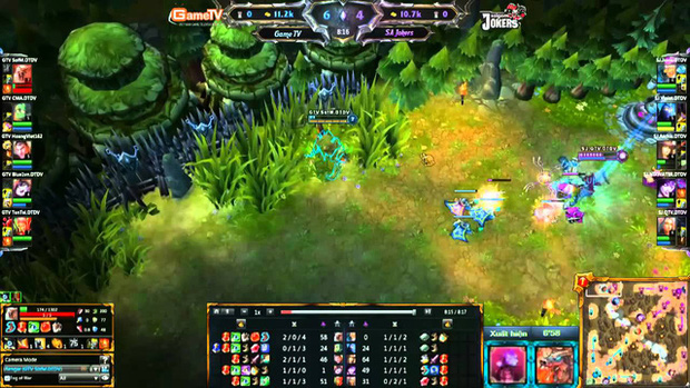 Rengar in SofM's hands with two consecutive jumps that drove Vietnamese fans crazy.