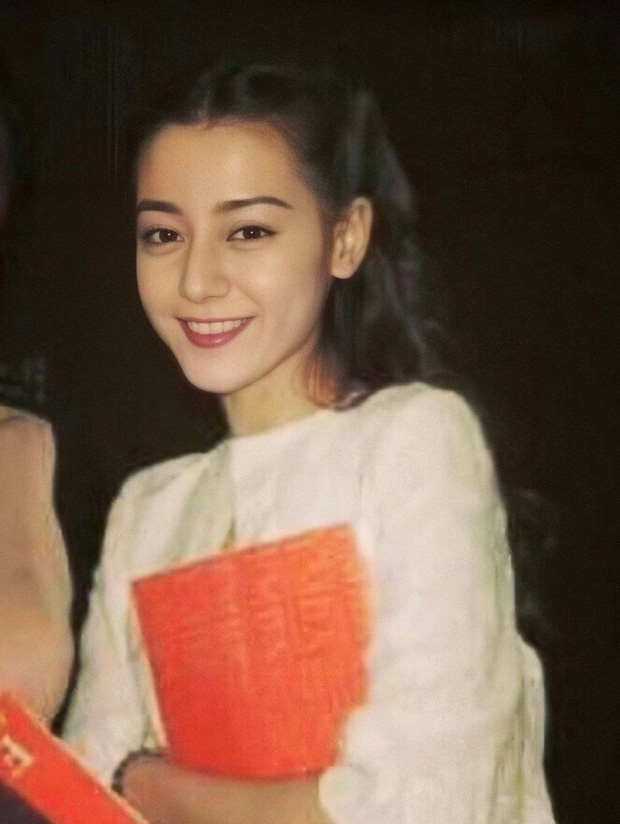 Dilraba Dilmurat's beauty during her student days