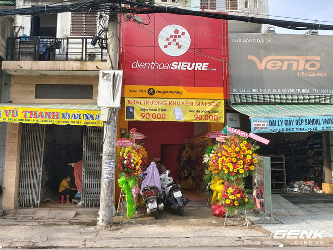 A Super Cheap Phone store on its opening day in August 2019