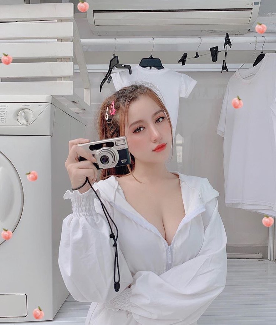 Images of the girl causing a stir in the online community recently