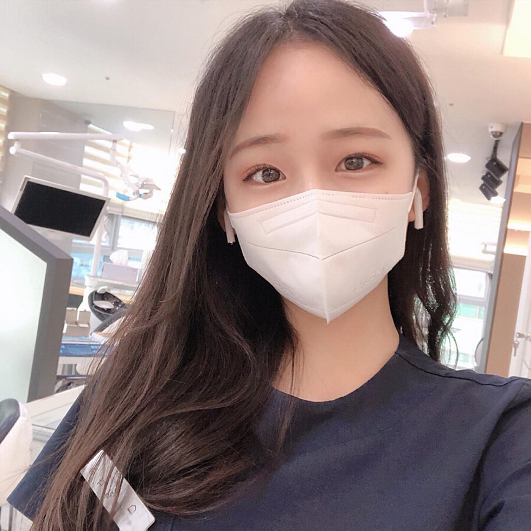 Initially, just images of the dentist with a mask covering her face