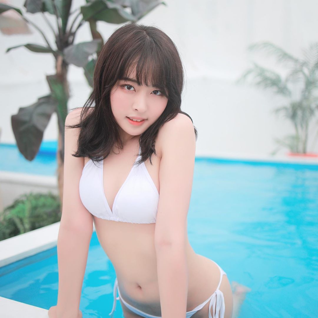 She will stream games live