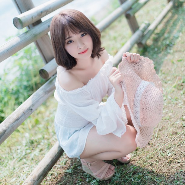 Who can resist such a cute beauty?