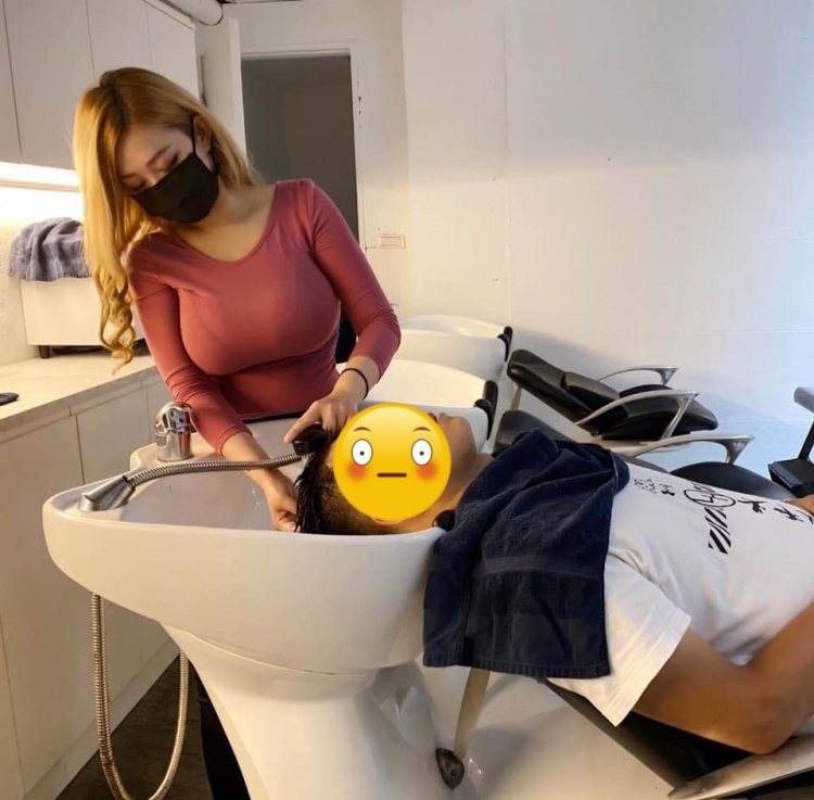 Image of a girl doing shampooing that is causing a stir in the online community