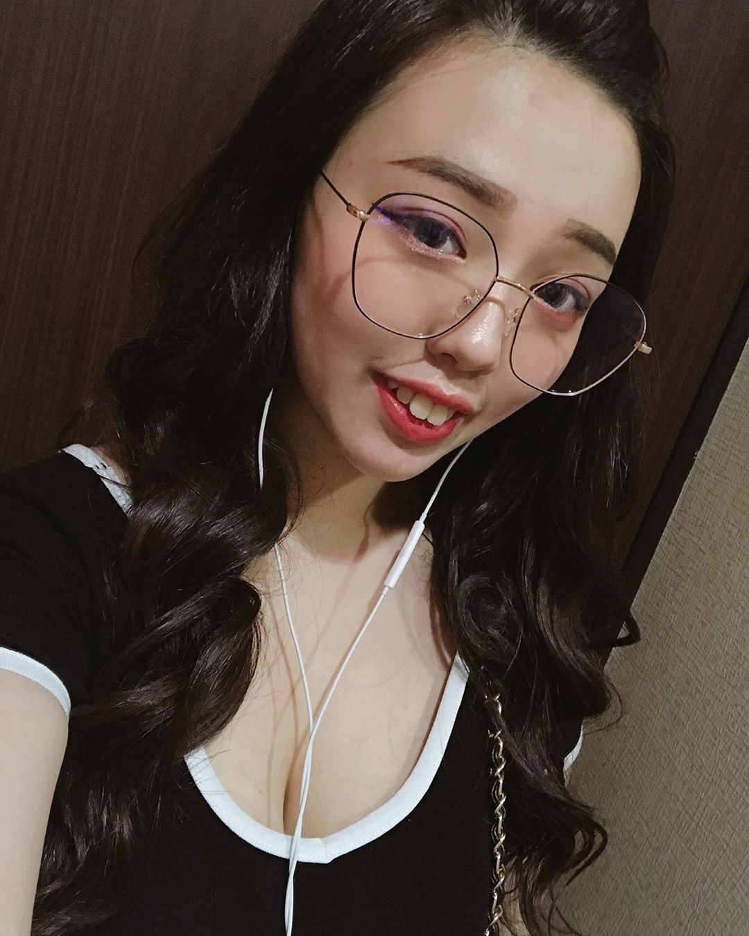 The true appearance of the girl leaves everyone startled