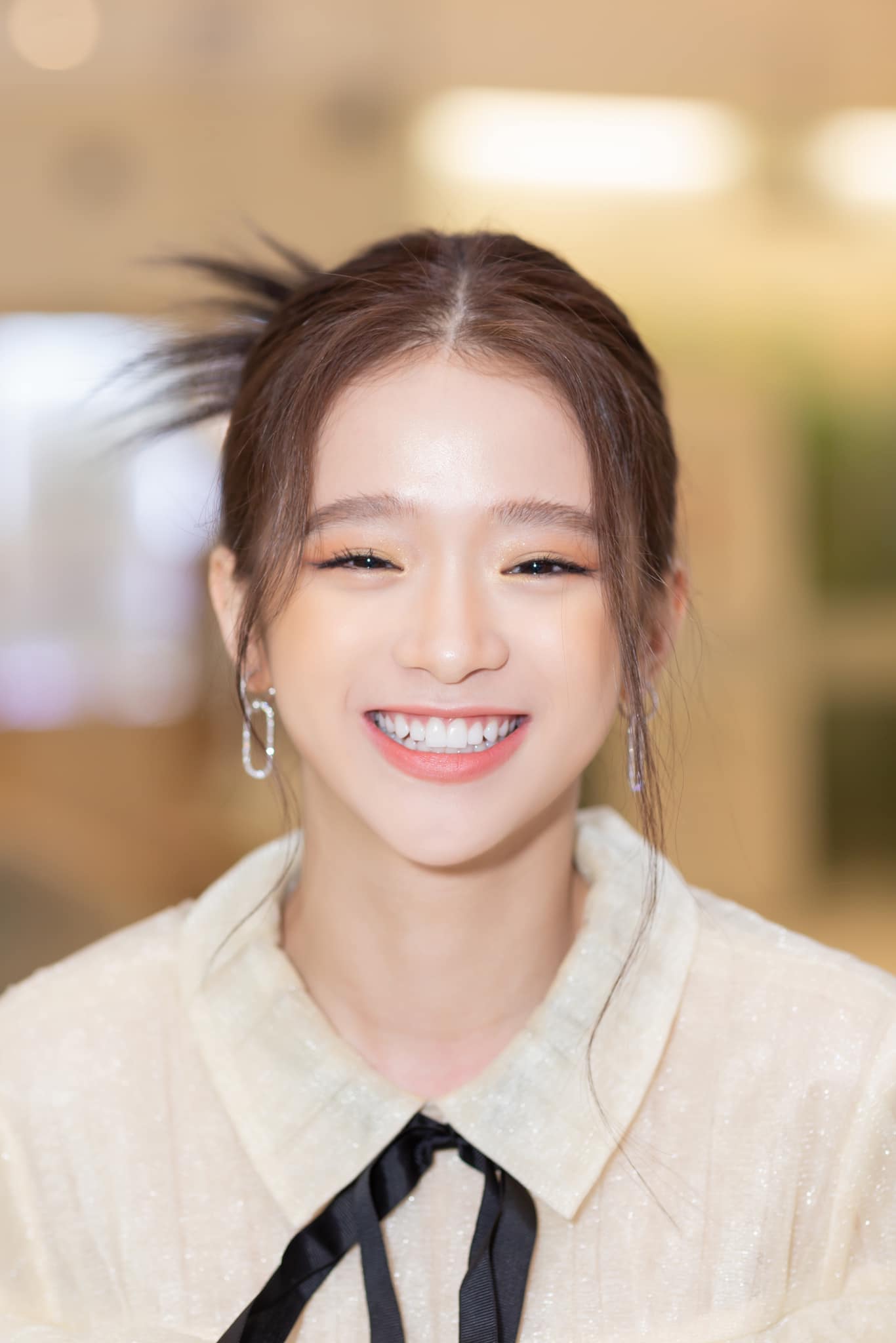 She even shows off her pearly white teeth with the caption 'Showing off my smile'