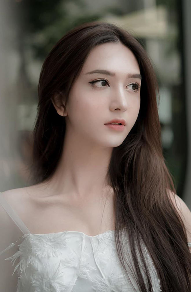 Her beauty is rated as comparable to current hot girls