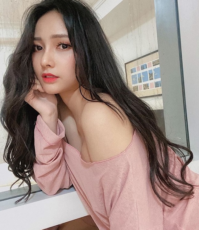 Her face is also rated as beautiful as a doll