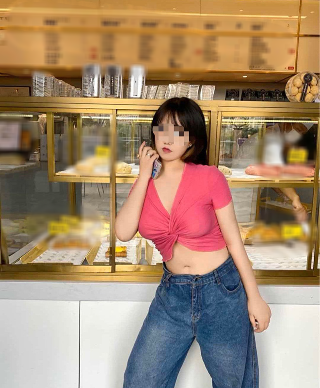 This hot girl's self-posted image looks stunning