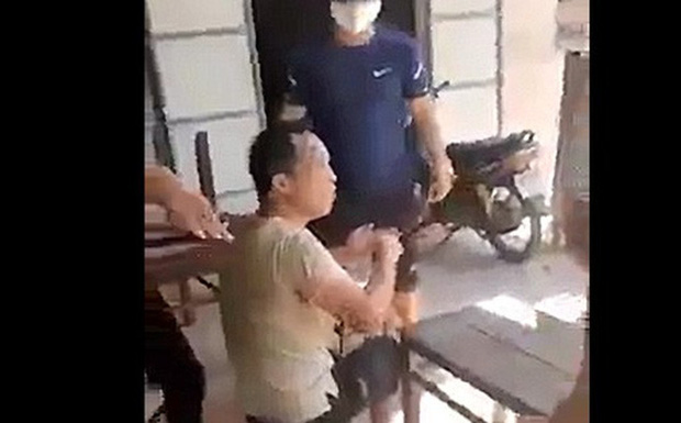Chinese nationals illegally residing in Quang Nam when discovered (Clip still image)